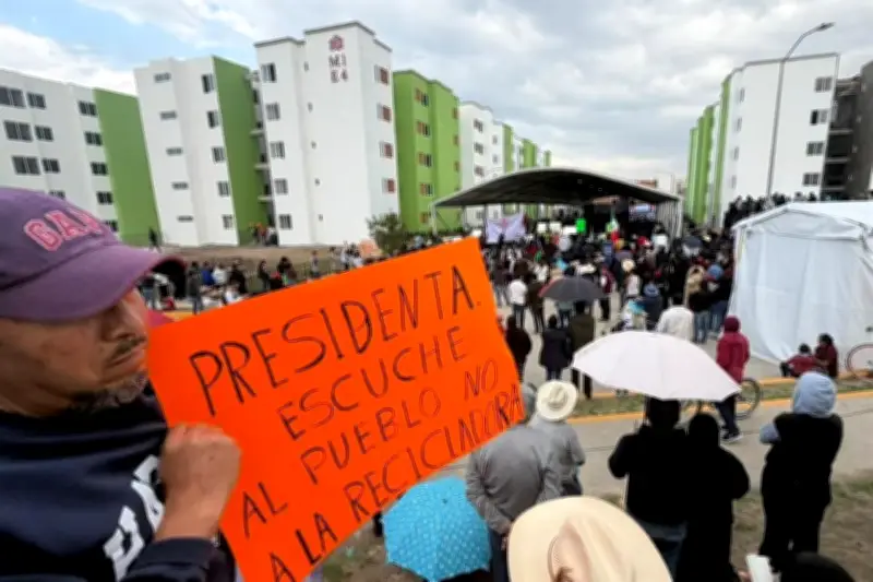 Vecinos de Puebla protestan contra recicladora en mitin de CSP por contaminación