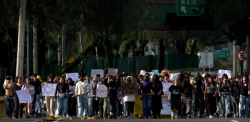 Vecinos de San José Insurgentes exigen detener obra de vivienda social por irregularidades