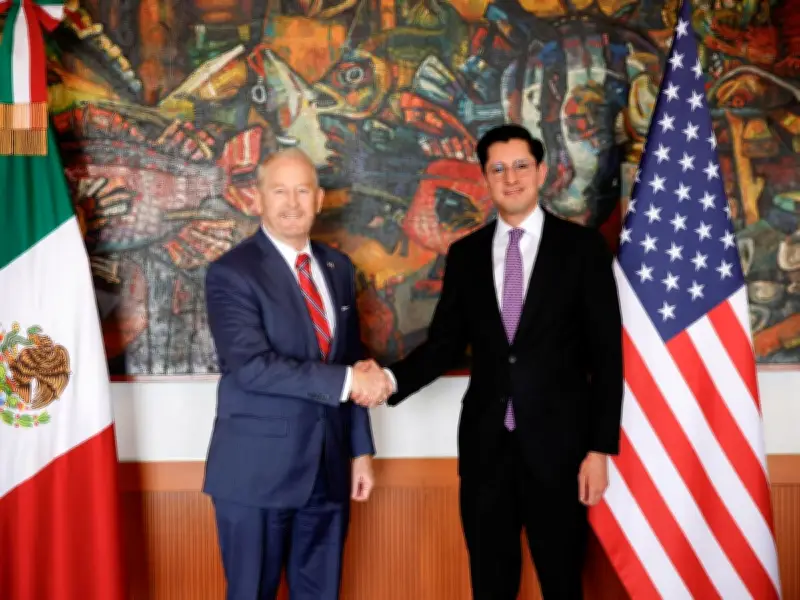 Velasco y embajador Johnson refuerzan cooperación bilateral México-EU en reunión SRE