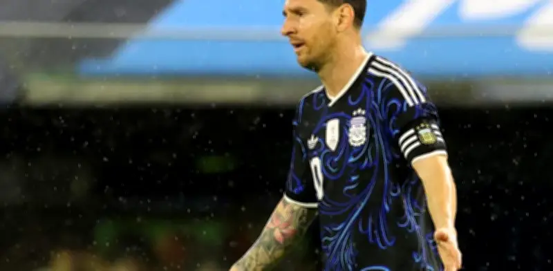 Verstappen rinde tributo a Messi: 'No puedes defender su genio'