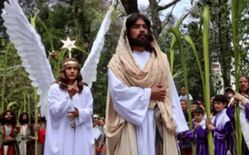 Viacrucis de Iztapalapa: Pelea entre asistentes y policías genera tensión y caos en evento masivo