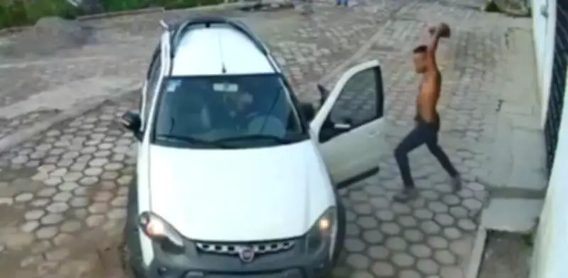 VIDEO: Ataque brutal a automovilista en CDMX por denunciar basura