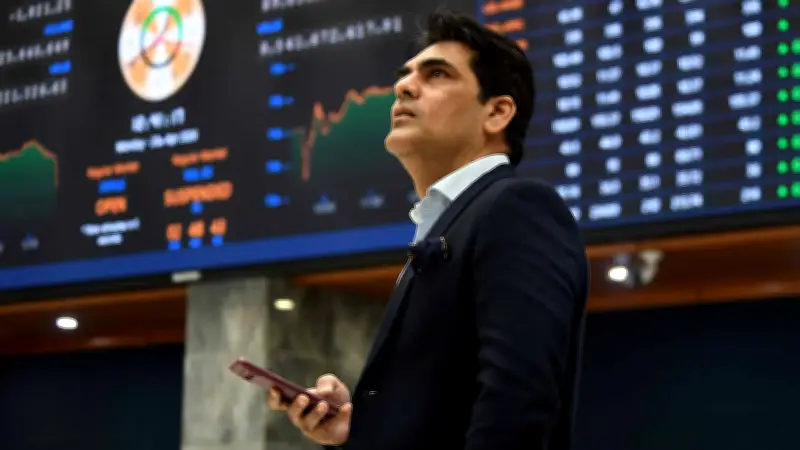 Wall Street en Rojo: Dow Jones Cae Tras Tensiones en el Estrecho de Ormuz