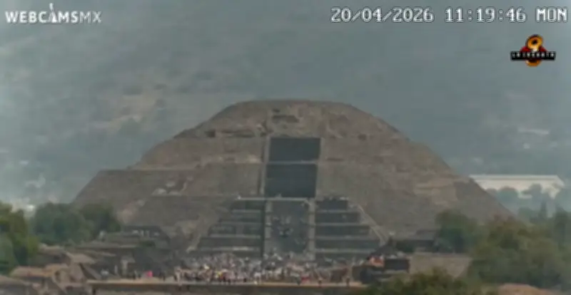 Webcam capta pánico y caídas durante tiroteo en Pirámide de la Luna de Teotihuacán