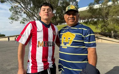 Afición vive Chivas vs Pumas con pasión, pero sin etiqueta de clásico en el fútbol mexicano
