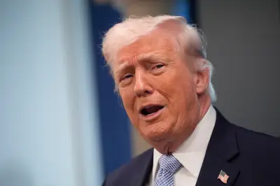 Analistas interpretan tregua de Trump como pausa táctica y señal de dominio global