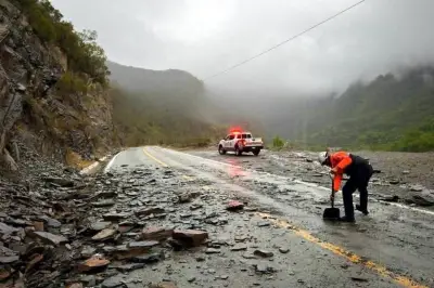 Autoridades alertan por riesgo de deslaves en carreteras por intensas lluvias