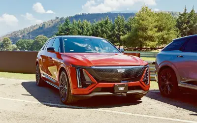 Cadillac despliega su faceta más deportiva con SUVs eléctricos y la potente Escalade-V