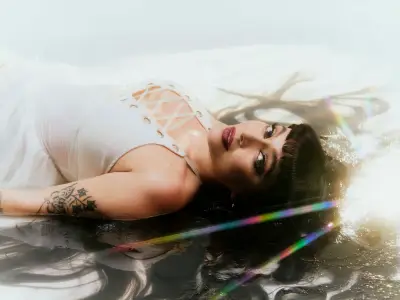 Cancamusa revive con emoción el clásico 'Entre mis recuerdos' de Luz Casal