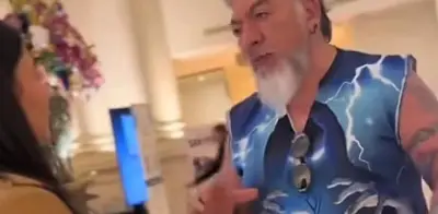 Carlos Trejo denuncia discriminación en hotel de Monterrey por su apariencia