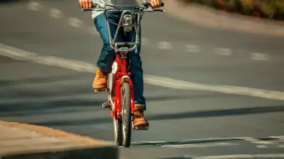 Ciclista, evita puntos ciegos: SEMOVI recomienda buscar al conductor