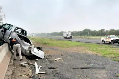 Conductor embiste y destruye camioneta en accidente vial en Escobedo