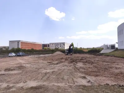 Denuncian construcción ilegal de estacionamiento en humedal protegido de Tonalá