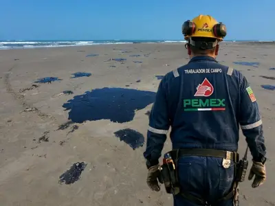 Derrame en Golfo de México: 7 irregularidades ocultadas por Pemex agravaron daño ambiental