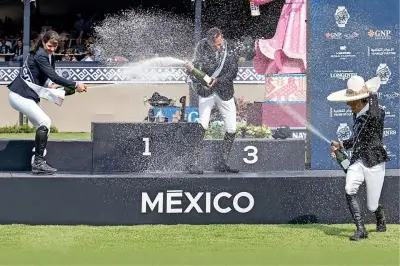 Descorche de Victoria con Mestres en el Longines: Elegancia y Triunfo