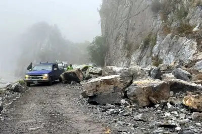 Deslave bloquea carretera Linares-Iturbide en Nuevo León, afectando conectividad regional
