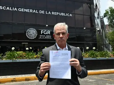 Diputado panista denuncia a Marcelo Ebrard por uso de residencia diplomática para su hijo