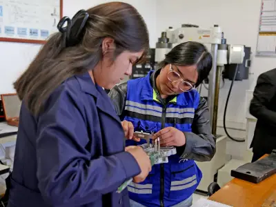 Edomex amplía oferta educativa con ingenierías ferroviaria y aeroportuaria en la UTVT
