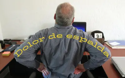 El hábito diario que daña tu espalda y cómo revertirlo sin salir de la oficina
