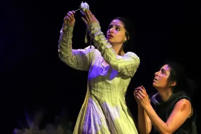 Electra regresa al teatro para cuestionar la fidelidad familiar en México