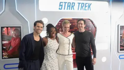 Elenco de Star Trek: Strange New Worlds deslumbra en CCXPMX26