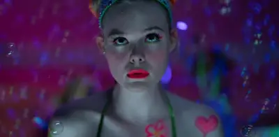 Elle Fanning explora el empoderamiento y los prejuicios en 'Margo tiene problemas de dinero'