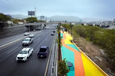 Entregan andador de 900 metros en Monterrey