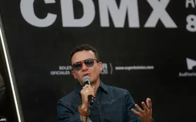 Fonseca cierra su gira 'Tropicalia' con un espectáculo de música tropical en el Auditorio Nacional