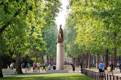 Foster + Partners Redefine el Memorial Real con Innovador Diseño Arquitectónico