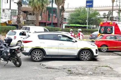 Hallan conductor sin vida en su camioneta en Nuevo León, investigan causas