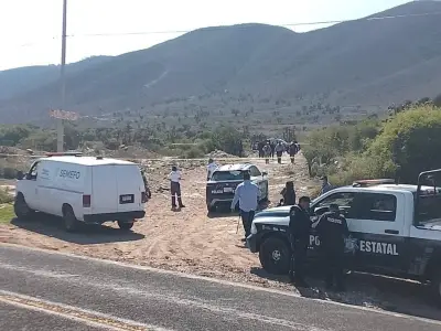 Hallan cuatro cuerpos ejecutados dentro de auto en Puebla