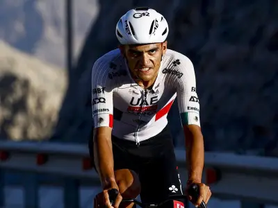 Isaac del Toro abandona la Itzulia Basque 2026 tras grave caída en tercera etapa
