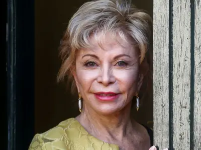 Isabel Allende revela su disciplina y combate el miedo a escribir en 'La palabra mágica'