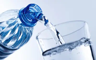 La Importancia Vital de Beber Agua Diariamente para la Salud Integral