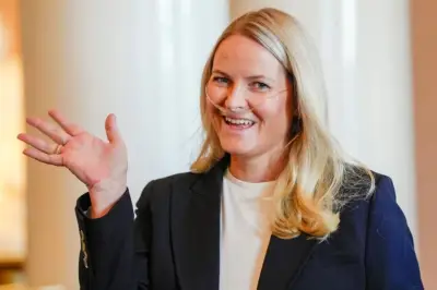 La princesa Mette-Marit reaparece en acto oficial con oxígeno en Oslo