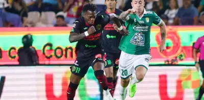 León derrota a Juárez con doblete de Ismael Díaz y mantiene sueño de Liguilla