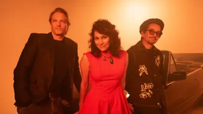 Marissa Mur y Bacilos fusionan talentos en 'Banda Sonora', un himno de salsa romántica