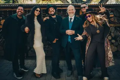 Men at Work rescata su esencia musical en su regreso a los escenarios