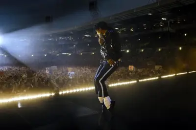 Michael, el oso de peluche, se convierte en símbolo de esperanza tras tragedia en escuela