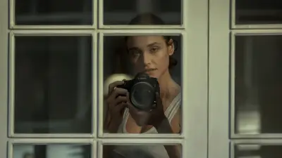 Mirada Indiscreta: La Serie Brasileña de Netflix que Combina Espionaje y Drama