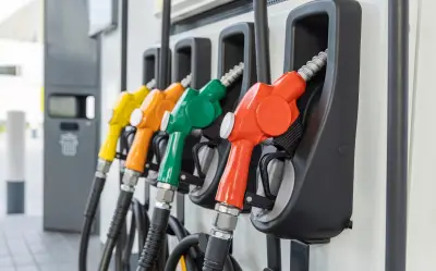 México acuerda con bancos reducir comisiones en gasolineras