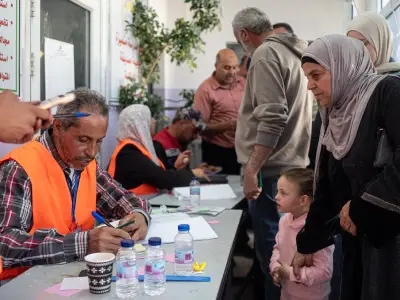 Palestinos votan en elecciones locales tras 20 años de espera