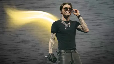 Peso Pluma regresa a su escuela y proclaman el 3 de abril como su día oficial