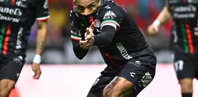 Polémico penal en el último minuto otorga empate a San Luis y liderato de goleo a Joao Pedro