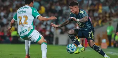 Santos Laguna, con un jugador menos, arrebata un punto al América en un duelo accidentado