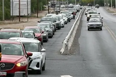 Saturación de Viajeros en Cruces Fronterizos hacia Texas Genera Caos y Largas Filas