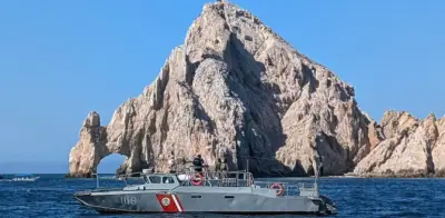 Semar rescata a cuatro tripulantes de yate con vía de agua en Baja California Sur