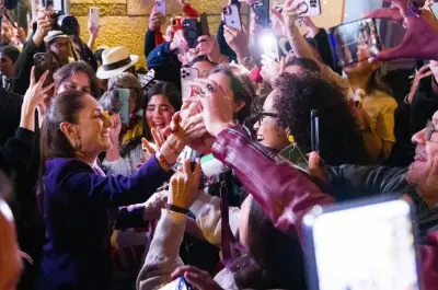 Sheinbaum recibe cálida bienvenida de simpatizantes en Barcelona durante cumbre democrática