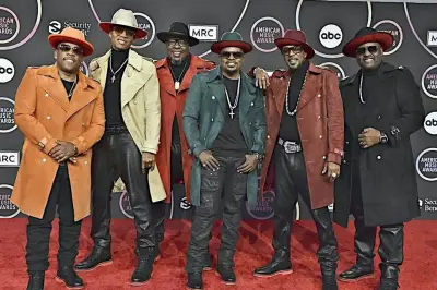 Sorprenden votos del Salón del Rock: Revelan inusual participación electoral en evento cultural