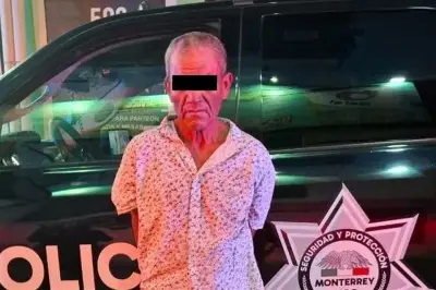 Sorprendido robando batería, agresor hiere a policía con cuchillo en incidente violento